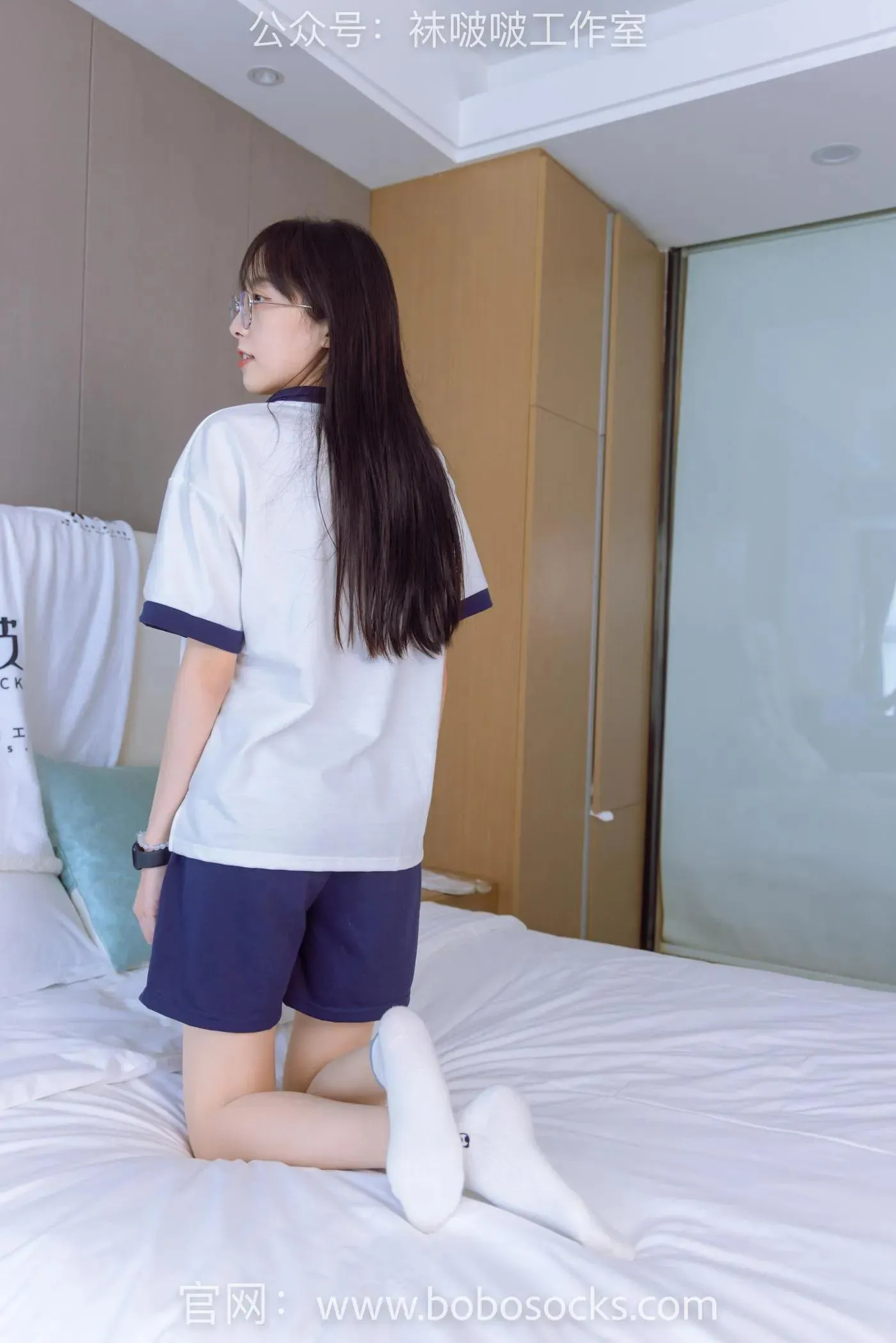 [BoBoSocks袜啵啵]NO.118 稚予-运动鞋、白棉袜、肉丝、踩小熊玩偶 [140P]插图3